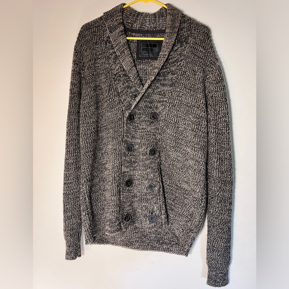 Men’s Forever 21 brown and tan button up sweater. Size medium.